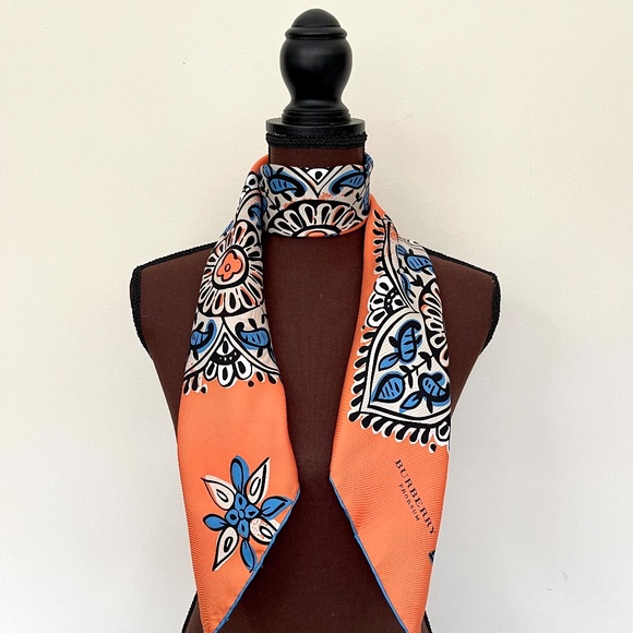 NWT Burberry Scarf Lucky Alhambra Flower Peach Turquoise Silk Wrap - Picture 15 of 16
